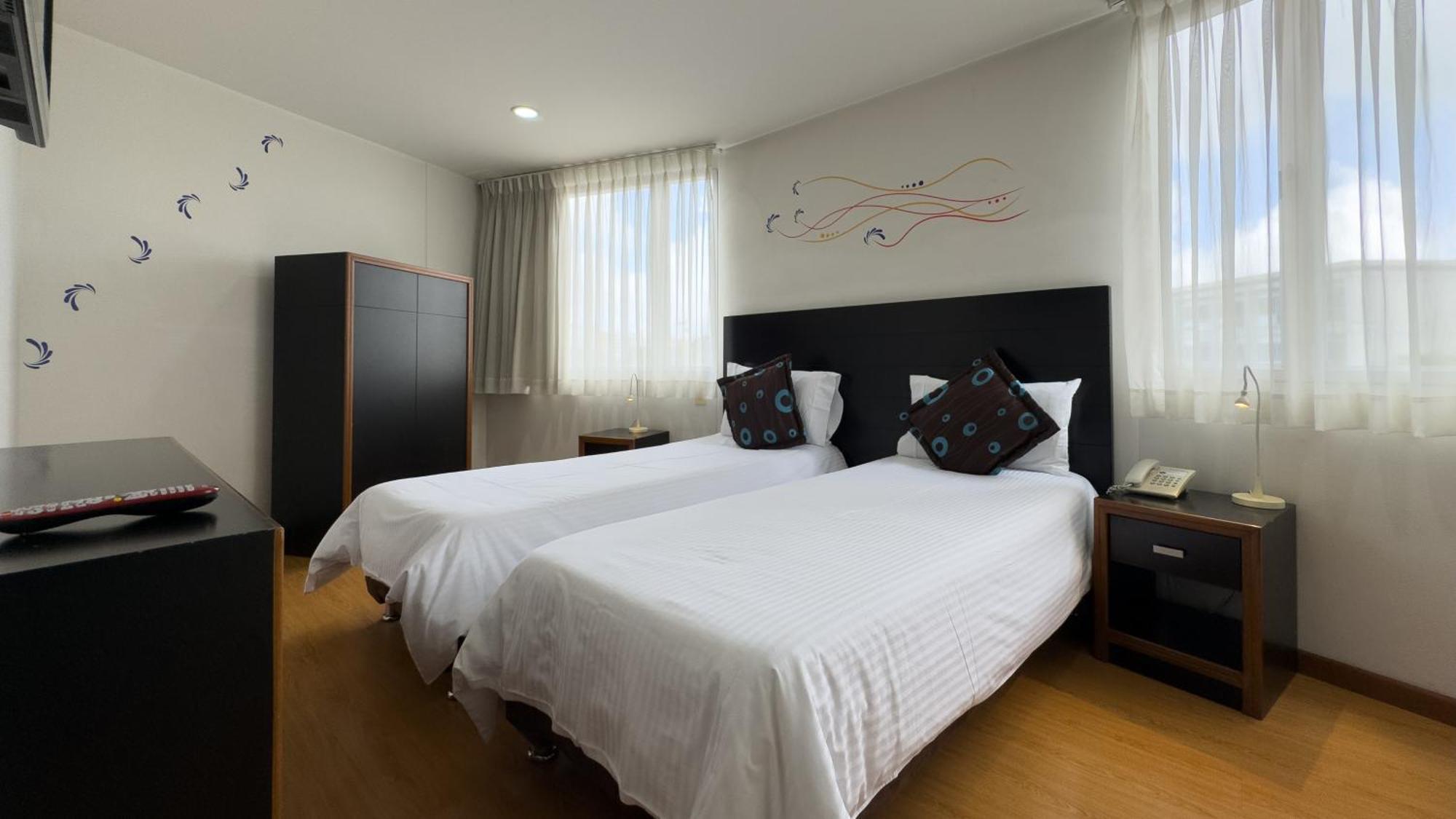 Benidorm Hotel มานิซาเลส ภายนอก รูปภาพ