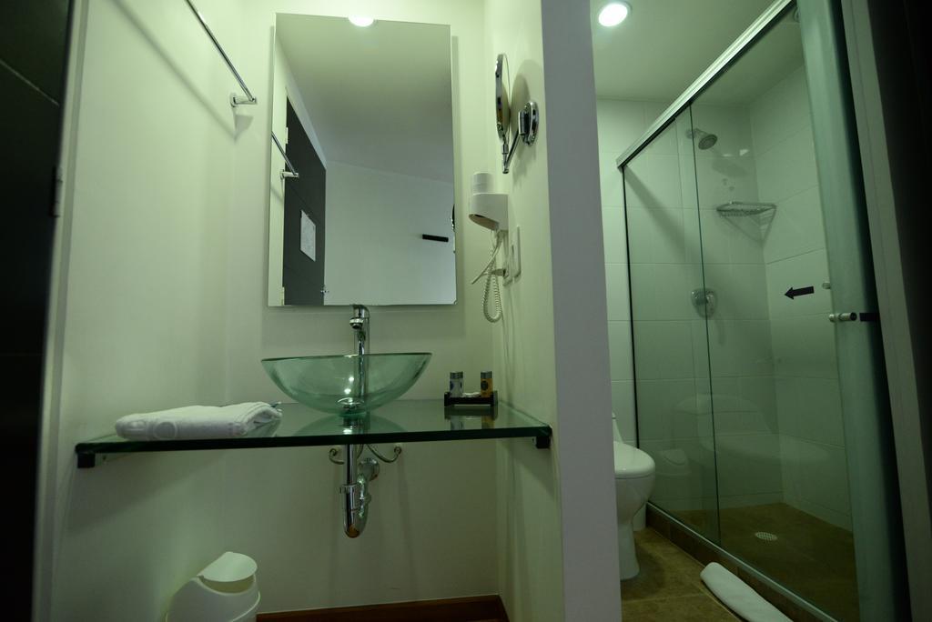 Benidorm Hotel มานิซาเลส ภายนอก รูปภาพ